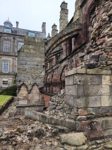 Outside the Abbey are some flying buttresses, but they are hard to see in this photo, so you're really not missing much